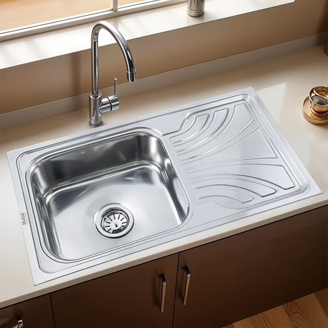 Single Bowl with Drainboard Kitchen Sink (32 x 18 x 8 Inches)