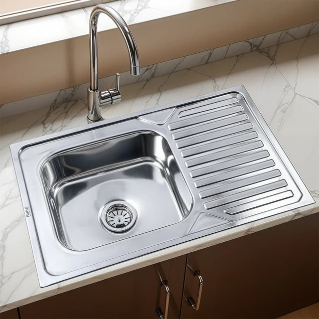 Single Bowl with Drainboard Kitchen Sink (32 x 20 x 8 Inches)
